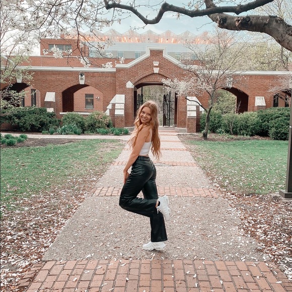 Meet your Posher, Isabell - Picture 2 of 3